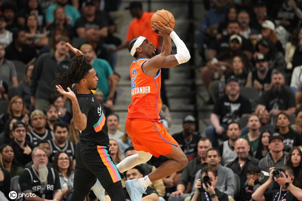 文班亚马12分亚历山大空砍33分 马刺大胜雷霆